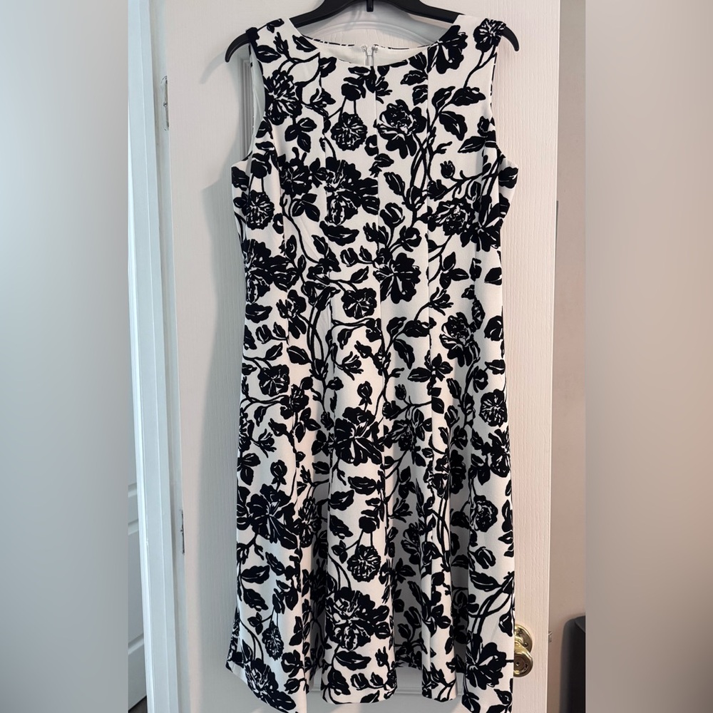 Anne Klein Size 12 Black/White Floral Dress